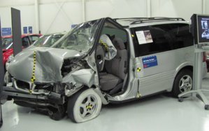 1997_Pontiac_Trans_Sport_SE_IIHS.jpg