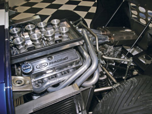 0703kc_02_z+1965_ford_gt40_replica+engine.jpg