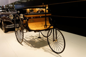 Rtromobile_2011_-_Voiture__moteur_brevet_Benz_-_1886_-_001.jpg