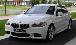 1200px-BMW_520d_M-Sportpaket_F10__Frontansicht_2_Juli_2011_Dsseldorf.jpg