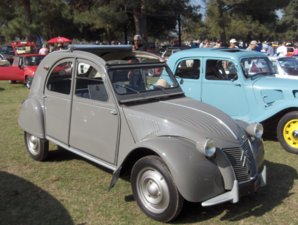 1955_Citroen_2CV.jpg