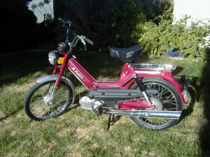 1977-puch-maxi-mopedmoped-photo-gallery---1977-puch-maxi-red-w8a1d5gz.jpg