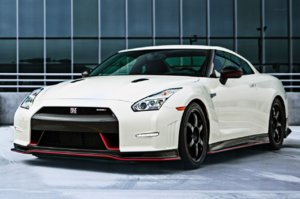 2016_nissan_gt-r_coupe_nismo_fq_oem_1_1280.jpg