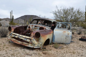 A-dead-car-in-the-desert.jpg