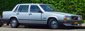1985-1989_Volvo_740_GL_sedan_(2011-01-12).jpg