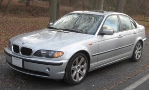 02-05_BMW_325i_sedan.jpg