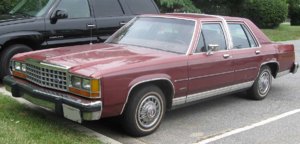 1200px-Ford_LTD_Crown_Victoria_sedan_1.jpg