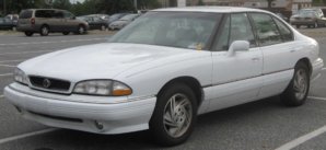 1992-1993_Pontiac_Bonneville.jpg