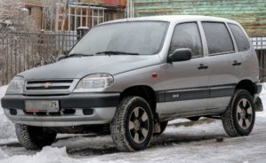 1920px-Chevrolet_Niva_Silver.jpg