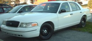 '00_Ford_Crown_Victoria_Police_Interceptor.jpg