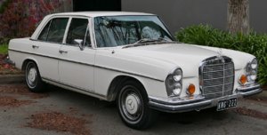 1280px-1970_Mercedes-Benz_280_SE_W_108_sedan_2015-07-09_01.jpg