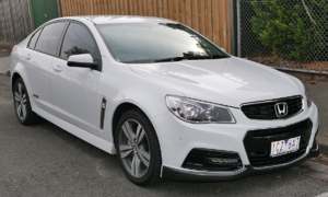 1200px-2014_Holden_Commodore_VF_MY14_SS_sedan_2015-11-11_01_HONDA.png