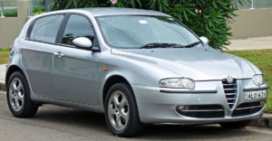 2002_Alfa_Romeo_147_MY02_Selespeed_Twin_Spark_5-door_hatchback_2010-11-28.jpg