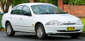 1998-2000_Ford_AU_Falcon_Futura_sedan_(2011-06-15)_01.jpg