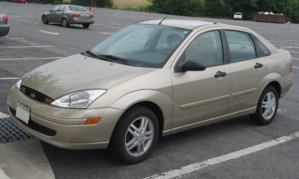 2000-2004_Ford_Focus_SE_sedan.jpg