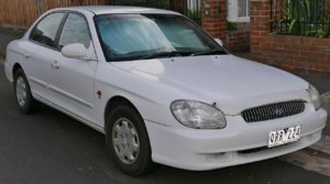 1280px-2001_Hyundai_Sonata_EF_Executive_V6_sedan_2015-11-11_01.jpg