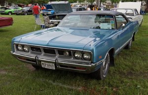 640px-1969_Dodge_Monaco_500_HT_blue.jpg