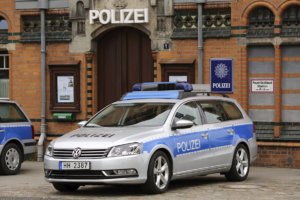 Polizei-Polizeiauto-Polizist-HafenCity-Polizeistation-Polizeistation-Beamte_image_1200.jpg
