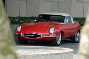 Mobil-Klasik-Jaguar-Land-Rover-1-696x464.jpg