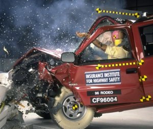 isuzurodeocrashtest.jpg