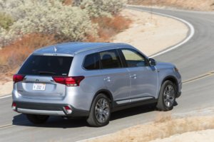 2017-mitsubishi-outlander_100564449_l.jpg