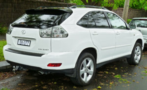2004-2005_Lexus_RX_330_(MCU38R)_Sports_Luxury_wagon_(2011-10-25).jpg