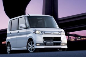 daihatsu-tanto-custom-japan-nov-2010.jpg