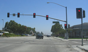 Stevens_Creek_Blvd_traffic_light.jpg