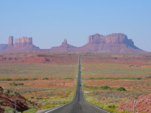 1024px-Monumentvalleyviewfromnorth.jpg