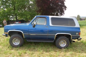 Chevrolet_K5_Blazer_2nd_generation_1973-1991_1975-1988_01_-BA1-.jpg