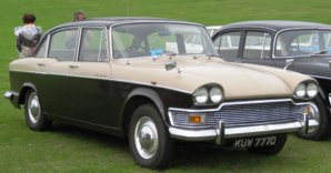 Humber_Super_Snipe_Series_V_July_1966_2965cc_next_to_slightly_older_Super_Snipe.jpg