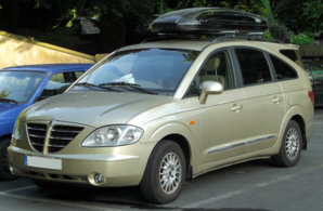 SsangYong_Rodius_270_Xdi_front_20100719.jpg