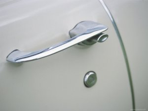 vintage-chrome-car-door-handle-in-very-good-condition.jpg