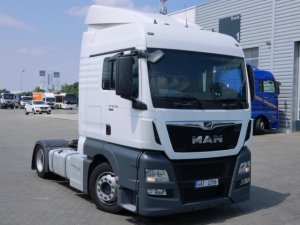man-tgx-18-440-4x2-lls-u-low-deck.jpg