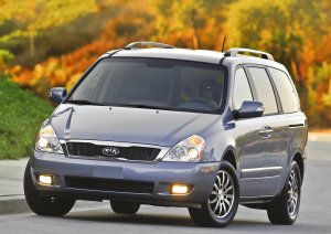 2012-kia-sedona_100389764_h.jpg