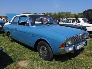 1200px-Ford_Taunus_P5.jpg