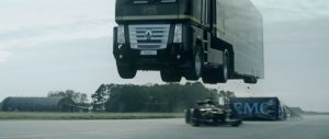 watch-a-renault-truck-with-trailer-jump-a-speeding-lotus-f1-car-world-record-video-89221-7.jpg