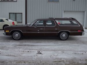 1975 Plymouth Gran Fury Suburban.jpg