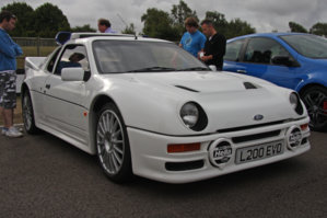 Ford_RS200_-_Flickr_-_exfordy_(2).jpg