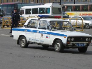 VAZ-2106_police_car_in_Saint_Petersburg_Russia.jpg