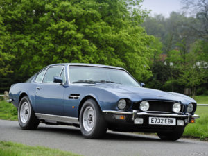 Aston-Martin-Lagonda-V8-Saloon-1974–1976-4.jpg