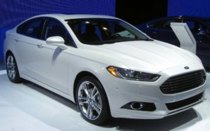 2013_Ford_Fusion_Titanium_--_2012_NYIAS.JPG