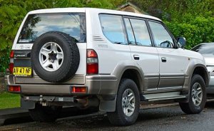 1998_Toyota_Land_Cruiser_Prado_VZJ95R_VX_Grande_5-door_wagon_2011-06-15_02.jpg