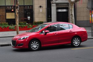 Dongfeng_Peugeot_308_Sedan_China.jpg