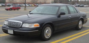 1280px-Ford_Crown_Victoria_LX4.jpg