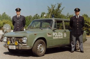 Alfa-Rome-giulia1600_super_squdra-volante.jpg