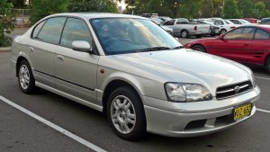 2000_Subaru_Liberty_BE5_MY01_GX_sedan_2010-05-04_01.jpg
