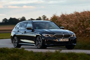 BMW-M340i-Touring-Black-Sapphire-20.jpg