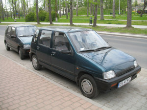 800px-Two_Daewoo_Tico.jpg