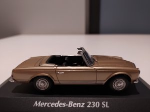 mercedes_230_sl_maxichamps.jpg